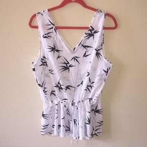 Black and white waist cinch blouse by BR